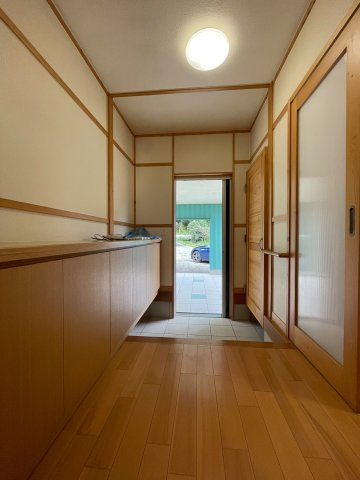 富士宮市内房　中古戸建　（130.17坪）の玄関