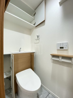 【トイレ】 | リーガル南船場III | リーガル南船場III　温水洗浄便座