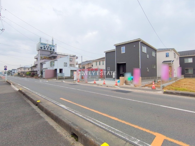 越谷市東越谷6丁目 新築分譲住宅 全3棟 1号棟の前面道路含む現地写真