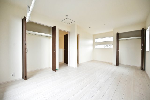 ブルーミングガーデン逆瀬台5丁目新築一戸建て|4LDK+並列駐車2台可の洋室|-主寝室(2F)-