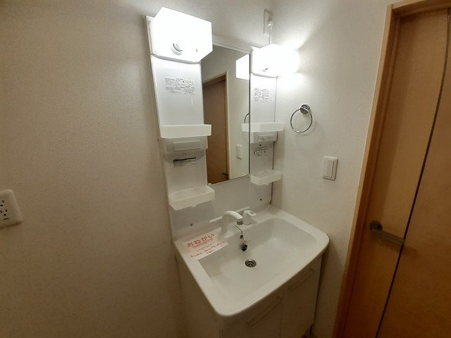 レジェンドの洗面所|脱衣スペースもあります