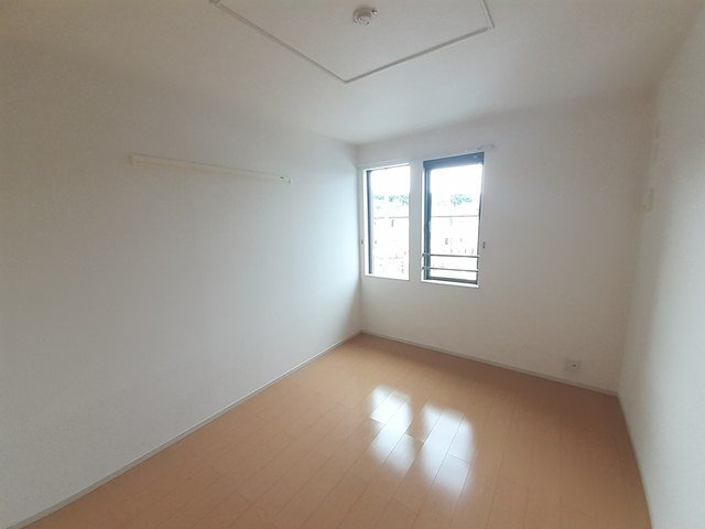 レジェンドの内装|明るい室内です