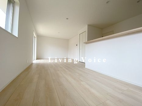 【居間・リビング】 | 【仲介手数料０円】平塚市寺田縄第16　新築一戸建て　3号棟　全3棟 | 平塚市寺田縄第16　新築一戸建て　3号棟　全3棟