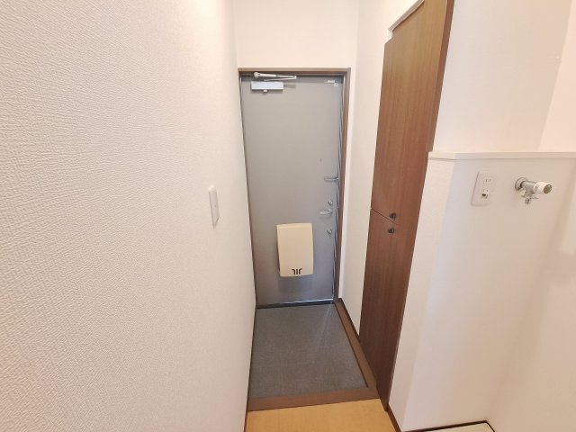 ニューアートハウス甲子園の玄関