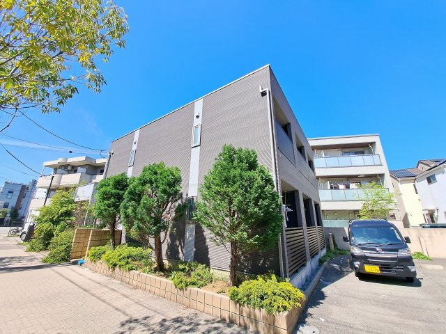 ニューアートハウス甲子園の外観