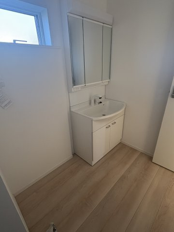 植田町横町 新築一戸建ての独立洗面台