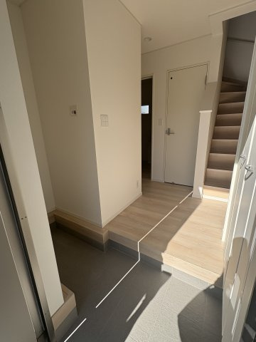 植田町横町 新築一戸建ての玄関