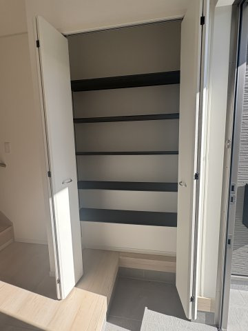 植田町横町 新築一戸建ての収納