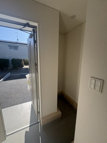 植田町横町 新築一戸建ての玄関