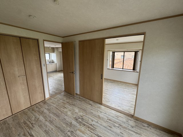 ジュネス青山の居間・リビング