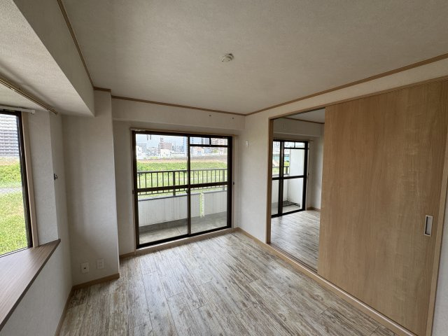 ジュネス青山の居間・リビング