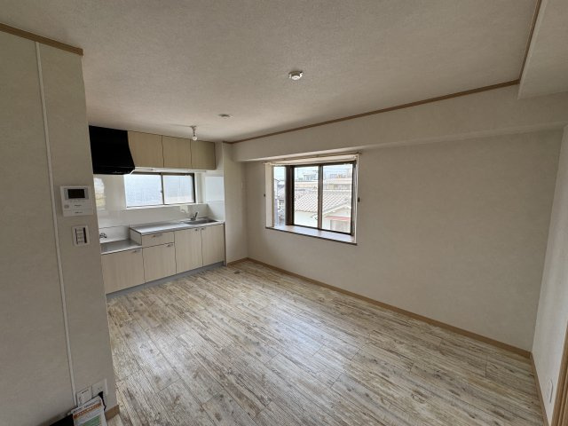 ジュネス青山の居間・リビング