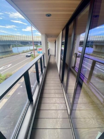 大津市石山寺３丁目の店舗事務所の玄関