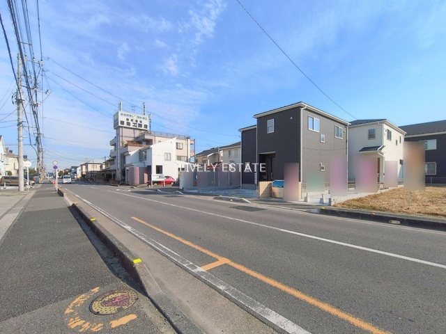 越谷市東越谷6丁目 新築分譲住宅 全3棟 2号棟の前面道路含む現地写真