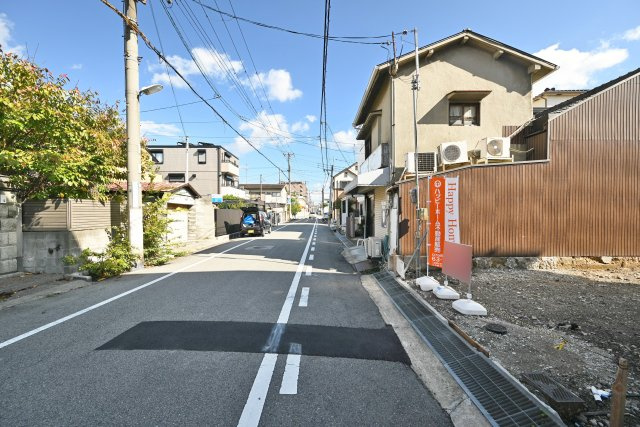エムズガーデン西難波町4丁目新築一戸建│3SLDK+並列駐車2台可の前面道路含む現地写真|前面道路は北側7.2ｍ公道です。