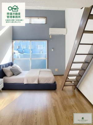 【その他】 | トレンチコート | 本画像はAIにて加工した画像になります。実際には家具の設置はありません。