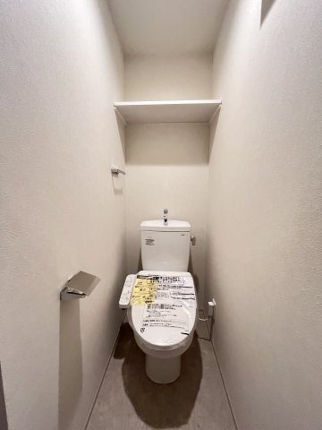 大阪市都島区内代町３丁目の賃貸マンションのトイレ