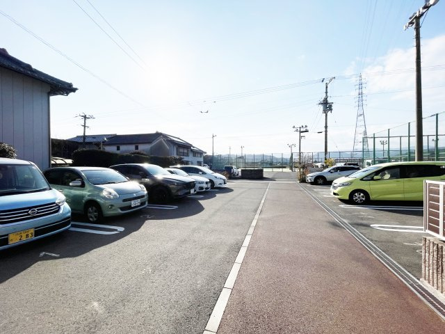 プロヌーブ国府　Ｂ棟の駐車場