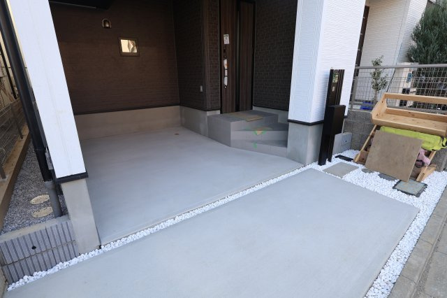 《仲介手数料無料》南区根岸２丁目21-13新築一戸建てグラファーレの駐車場|撮影日 2025年11月20日 12:40 晴れ