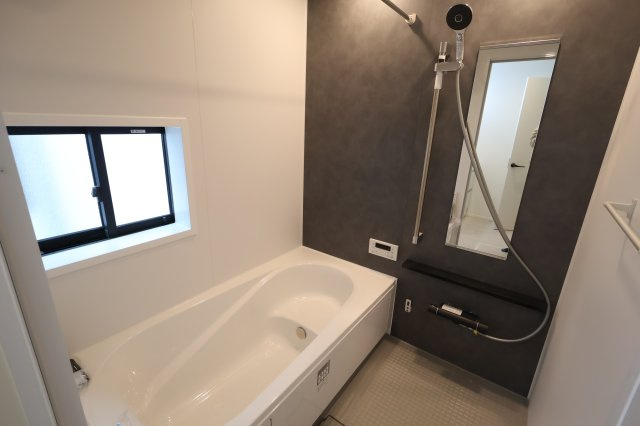 《仲介手数料無料》南区根岸２丁目21-13新築一戸建てグラファーレの浴室|撮影日 2025年11月20日 12:40 晴れ