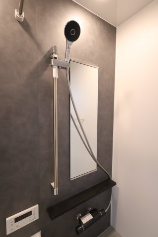 《仲介手数料無料》南区根岸２丁目21-13新築一戸建てグラファーレの浴室|撮影日 2025年11月20日 12:40 晴れ