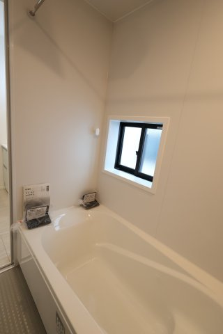 《仲介手数料無料》南区根岸２丁目21-13新築一戸建てグラファーレの浴室|撮影日 2025年11月20日 12:40 晴れ