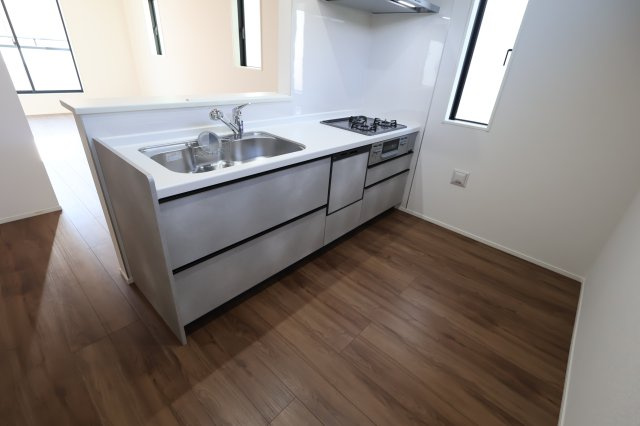 《仲介手数料無料》南区根岸２丁目21-13新築一戸建てグラファーレのキッチン|撮影日 2025年11月20日 12:40 晴れ