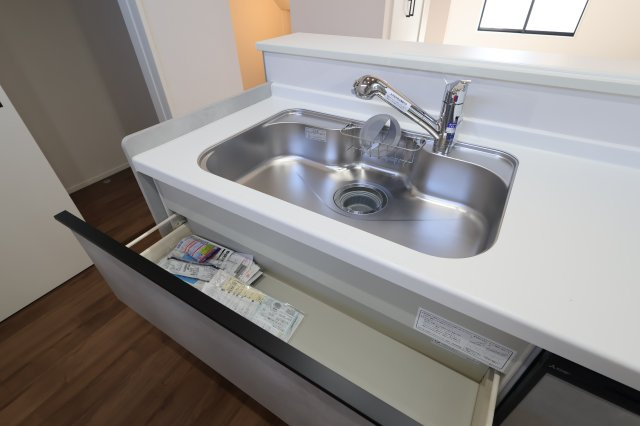 《仲介手数料無料》南区根岸２丁目21-13新築一戸建てグラファーレのキッチン|撮影日 2025年11月20日 12:40 晴れ