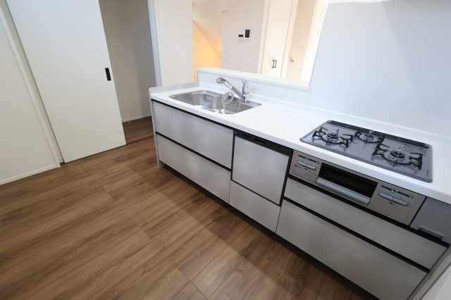 《仲介手数料無料》南区根岸２丁目21-13新築一戸建てグラファーレのキッチン|撮影日 2025年11月20日 12:40 晴れ
