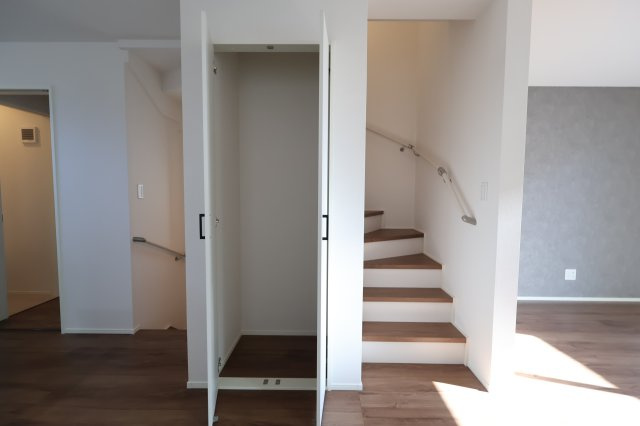 《仲介手数料無料》南区根岸２丁目21-13新築一戸建てグラファーレの収納|撮影日 2025年11月20日 12:40 晴れ