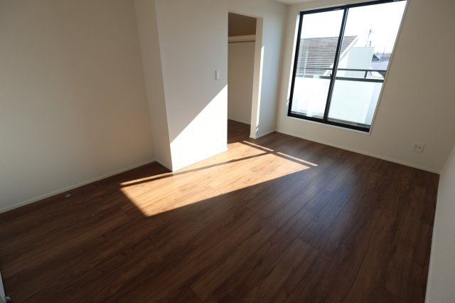 《仲介手数料無料》南区根岸２丁目21-13新築一戸建てグラファーレの洋室|撮影日 2025年11月20日 12:40 晴れ