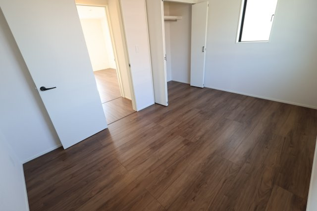 《仲介手数料無料》南区根岸２丁目21-13新築一戸建てグラファーレの洋室|撮影日 2025年11月20日 12:40 晴れ