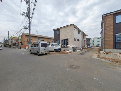 【前面道路含む現地写真】 | 越谷市瓦曽根5期　新築一戸建て　1号棟