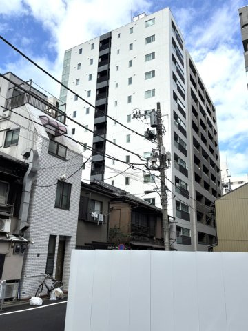 地上12階建、総戸数22戸の落ち着いた佇まい。劣化等級で最高ランク「等級３」を取得。高度な躯体の耐久性