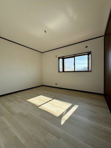 寝屋川市中木田町の洋室