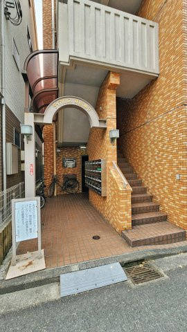 ダイアパレス蒔田第３のエントランス