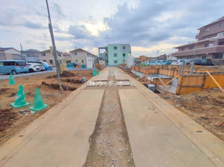 【前面道路含む現地写真】 | 越谷市瓦曽根5期　新築一戸建て　3号棟