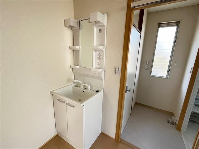 イトーピア一碧 アトリエ付きの平屋建て3LDKの独立洗面台|新品に交換済みの洗面