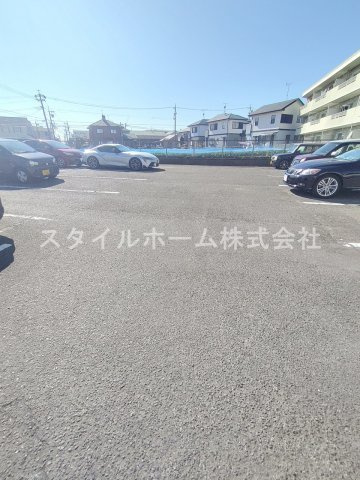 グリーンコーポ草間の駐車場