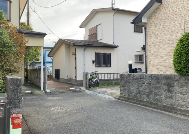 【外観】 | 物件の詳細については、現地を見てわかること以外に、役所や法務局などで調べないとわからないことがあります。そのため、現地に行く場合は、もしこの物件を買ったらどのような生活ができるかをイメージしましょう。