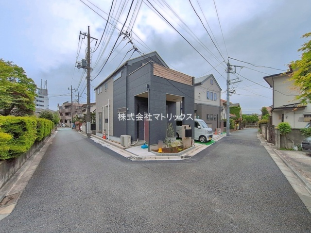 練馬区南田中5丁目　太陽光発電搭載　認定低炭素住宅　限定2棟の前面道路含む現地写真