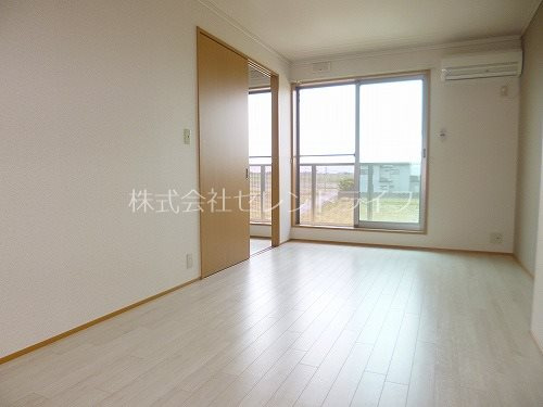 プレミールⅠの居間・リビング