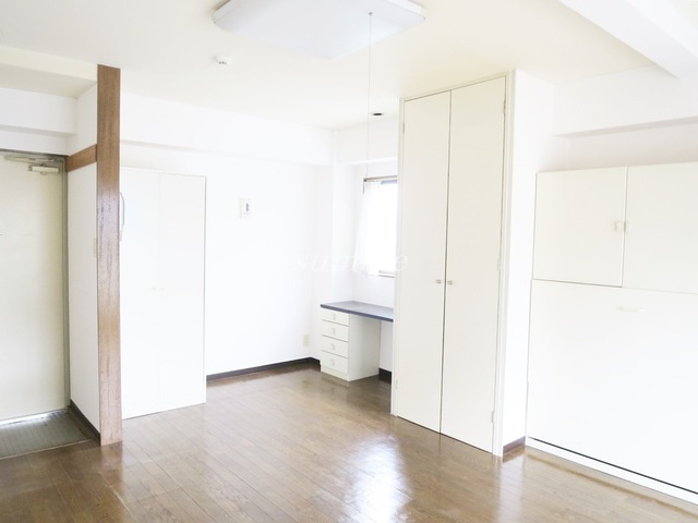 オコスの洋室|家具が色々付いております！