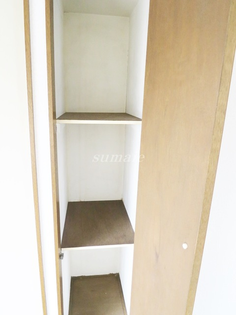 オコスの収納|ユニットバス右側の収納棚です！