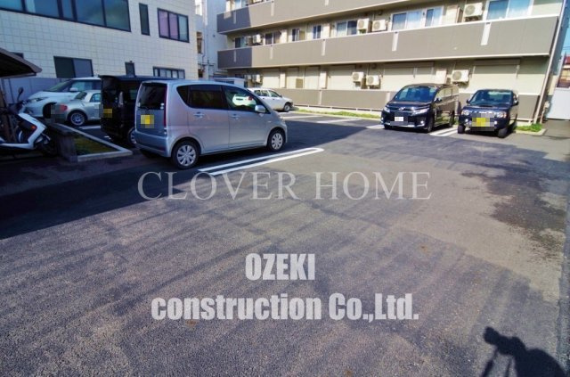 ロイヤルヒル共栄Ⅰの駐車場