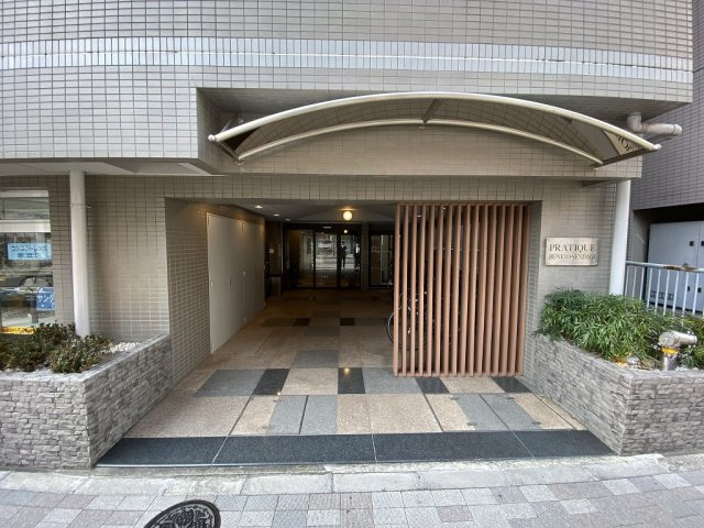 千駄木晴花マンションのエントランス