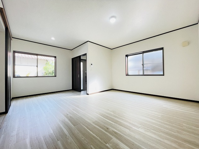 【居間・リビング】 | 南区老司2丁目　戸建て