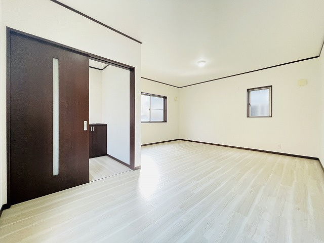 【居間・リビング】 | 南区老司2丁目　戸建て