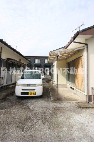 野村貸家(下川東)の駐車場|駐車場があるので、車を買う予定の方も安心です