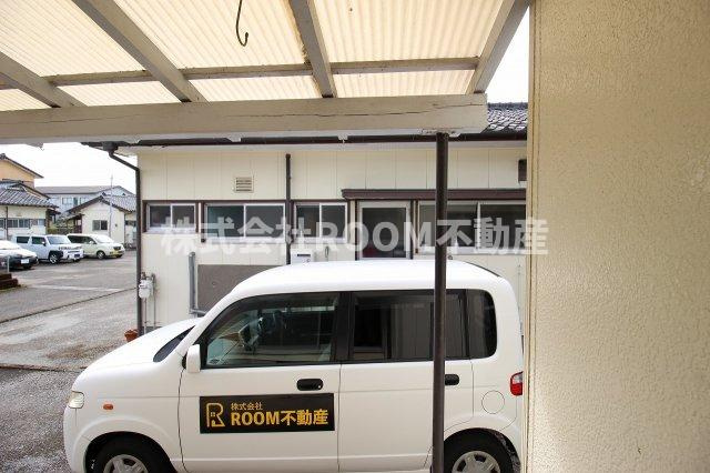 野村貸家(下川東)の駐車場